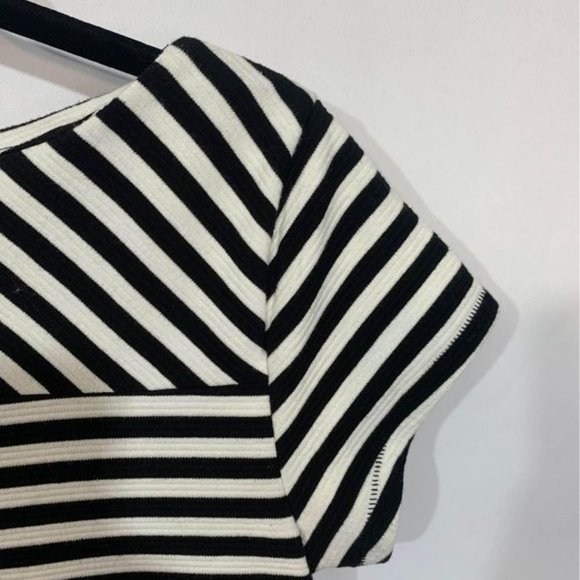 GAP woman’s black and white striped dress. Sheath dress. Size small. New… - Picture 5 of 6